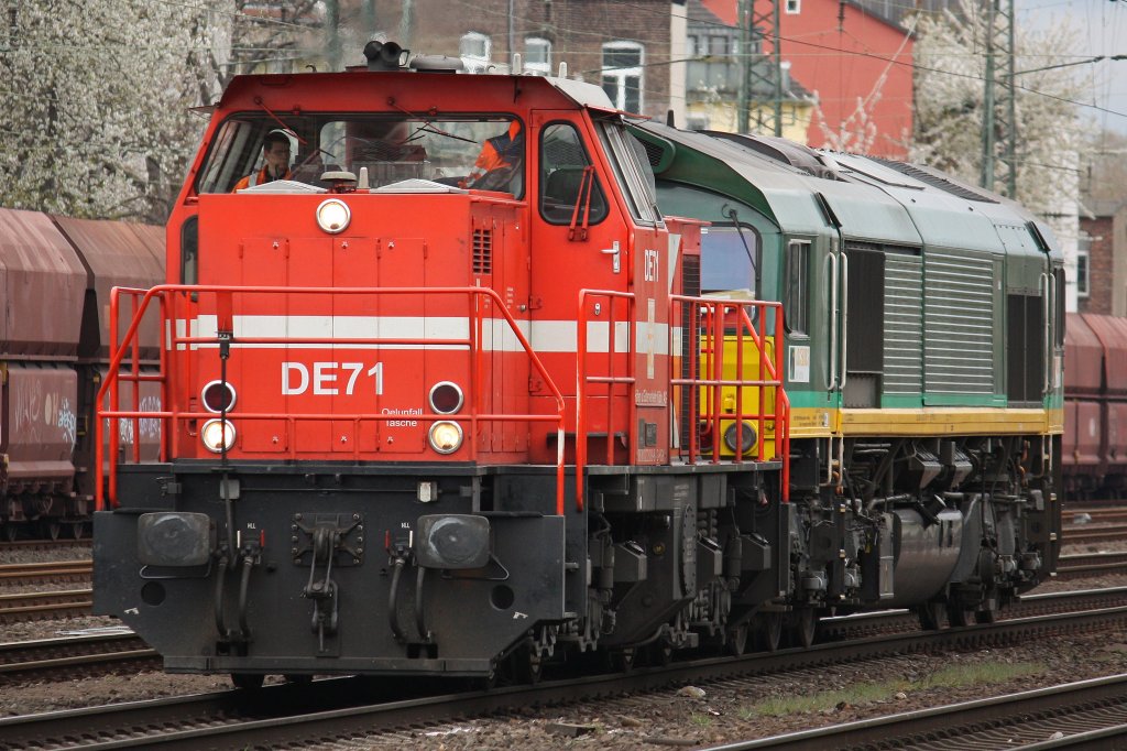 HGK DE 71 zog am 7.4.12 die Ascendos/HGK DE 63 durch Kln-West.