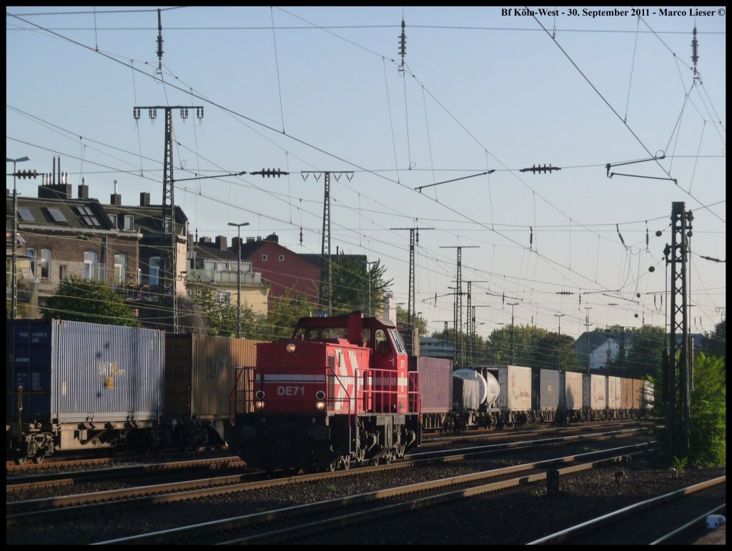 HGK DE71 fhrt als Lz durch den Bahnhof Kln-West (30.09.2011)