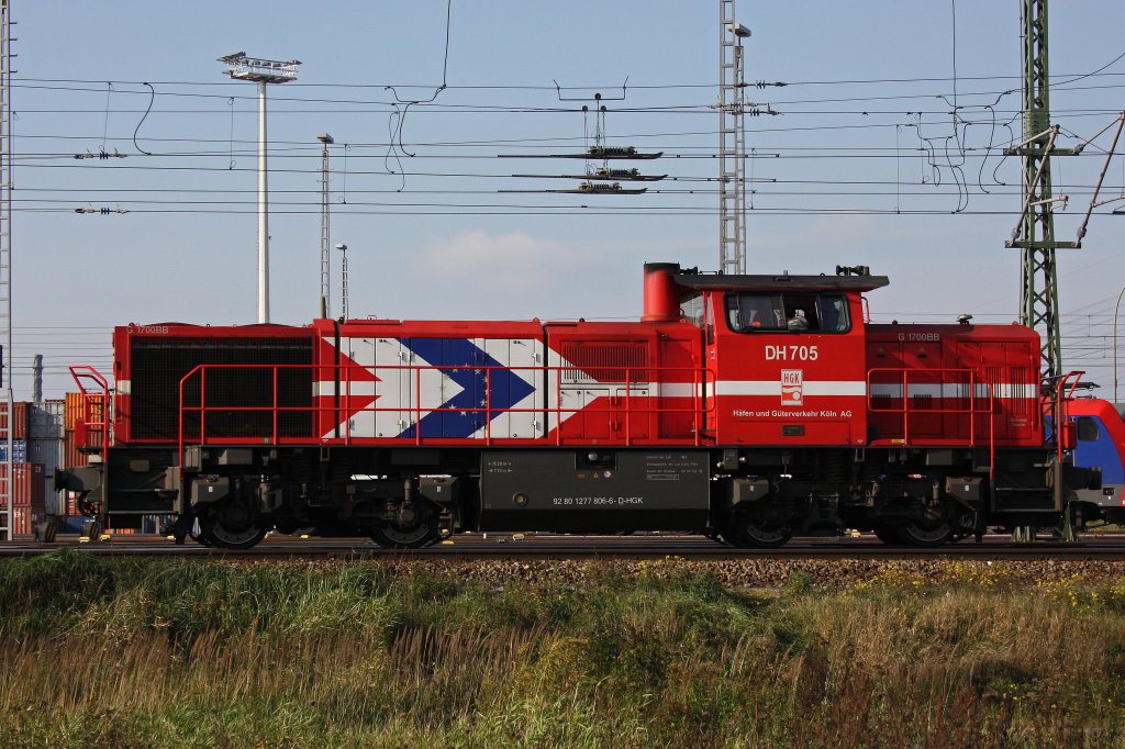 HGK DH 705 am 18.10.10 beim rangieren in Hamburg-Waltershof Gbf Alte Sderelb
