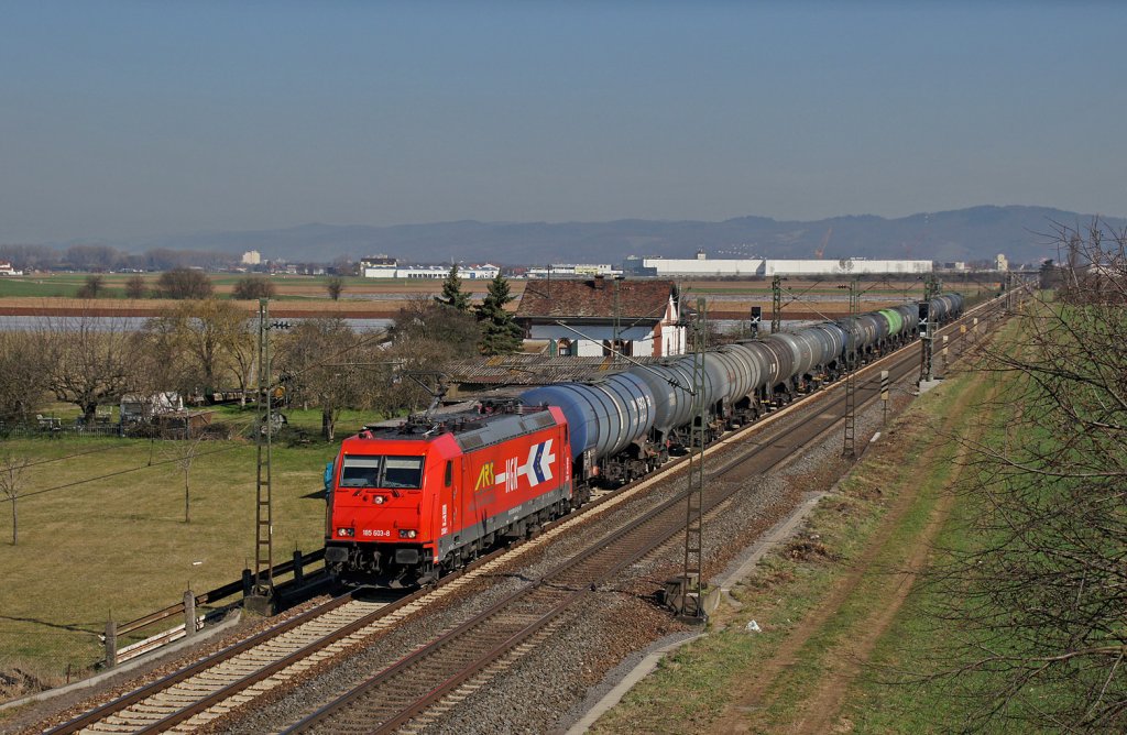 HGK/ARS 185 603-8 mit Kesselwagen-Ganzzug vor der Kulisse der Bergstrae bei Ladenburg auf dem Weg Richtung Sden. 20.03.12