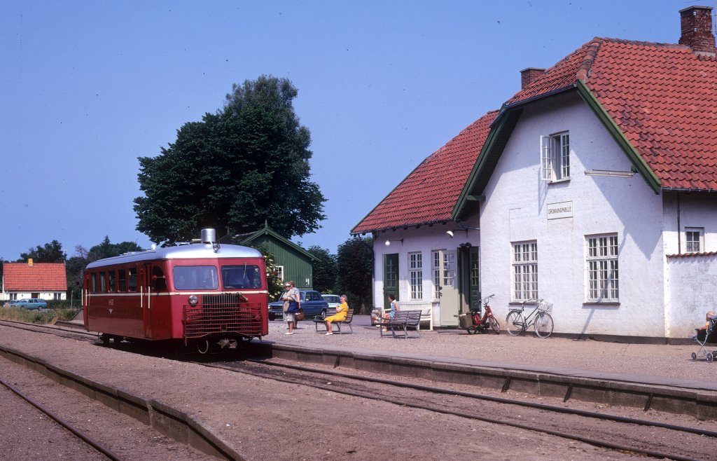HHGB, Helsingr-Hornbk-Gilleleje-Banen: Ein Scandia-Schienenbustriebwagen in Dronningmlle am 5. Juli 1973.
