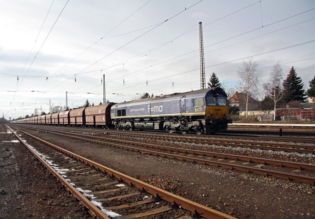 HHPI-Lok 29004 durchfhrt am 22.02.2010 mit einem Kohlezug den Bahnhof Leipzig-Wiederitzsch.