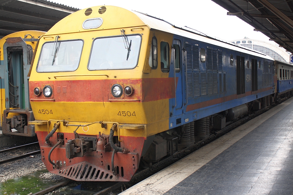 HID 4504 (Co'Co', de, Hitachi, Bj.1993) am 16.M�rz 2011 im Bf. Hua Lamphong.