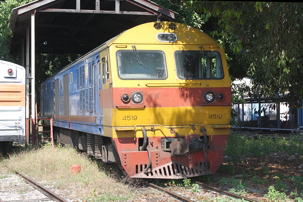HID 4519 (Co'Co', de, Hitachi, Bauj. 1993) in der Lokstelle Chiang Mai, aufgenommen am 06.Jnner 2011. 

