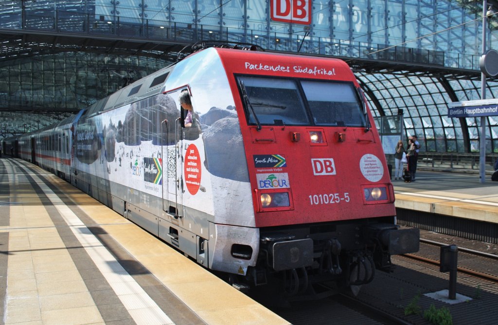 Hier 101 025-5 mit IC143 von Schiphol Airport nach Berlin Ostbahnhof, dieser Zug stand am 4.7.2012 in Berlin Hbf.