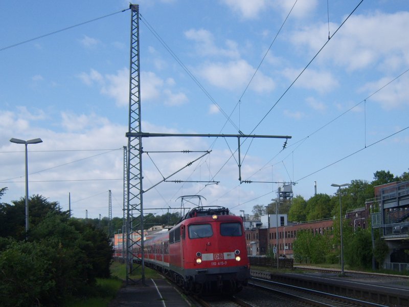 Hier die 110 415-7 bei der Einfahrt von Herzogenrath am 04.05.2010. 