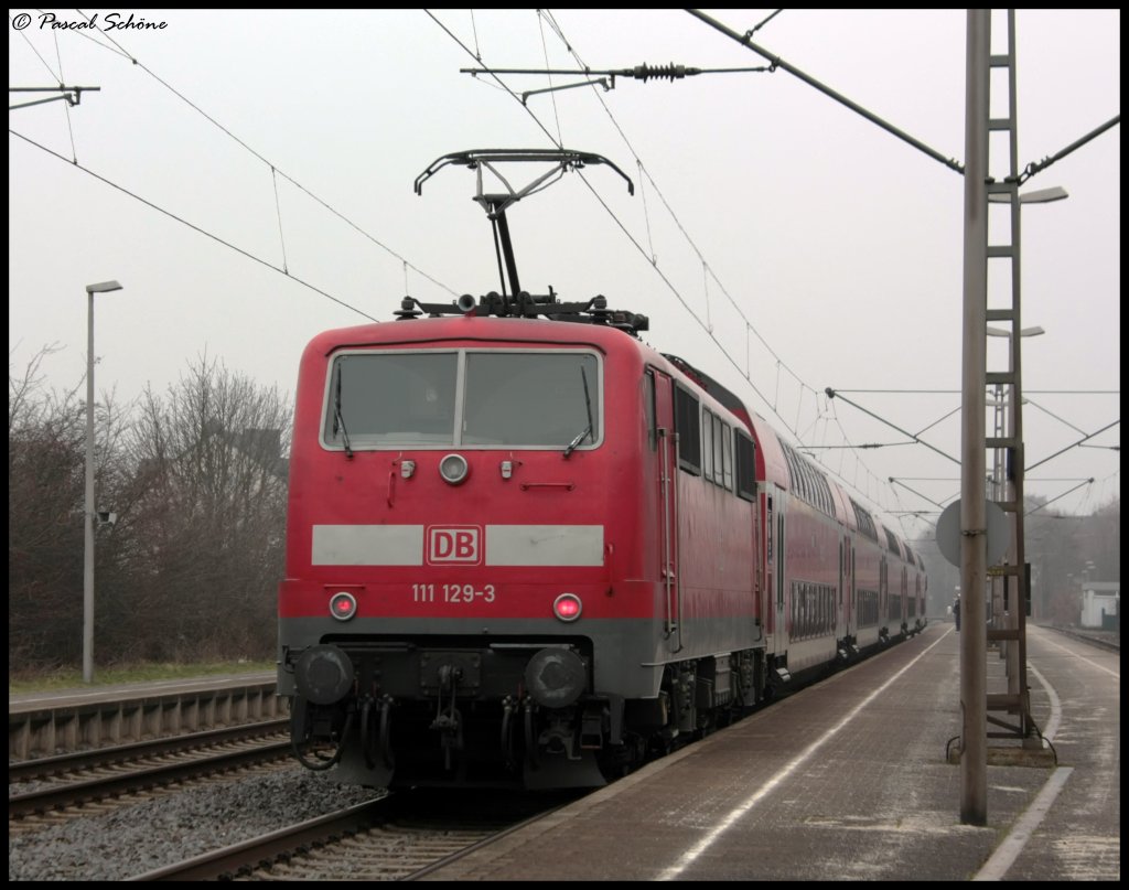 Hier die 111 129-3 als RE4 Schublok von Aachen nach Dortmund fahrend in Geilenkirchen stehend.
07.02.10 13:35