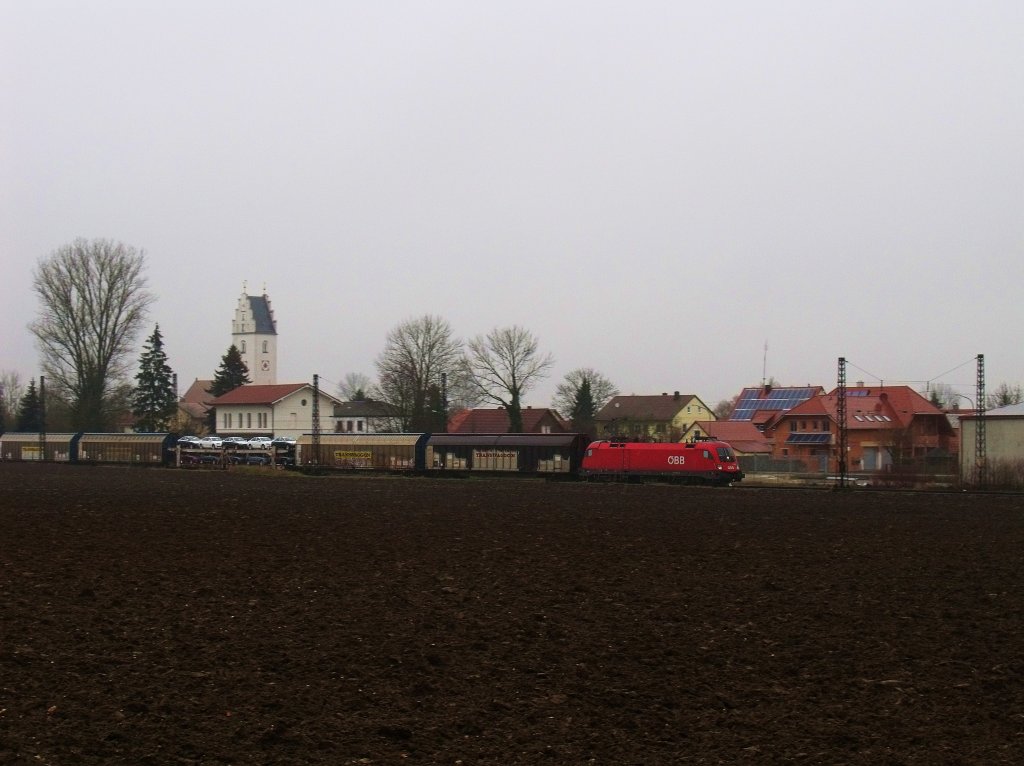 Hier  1116 005-8 vor der Mooshamer Kirche. Standort unsererseits war ein Feld. 04.10.2009