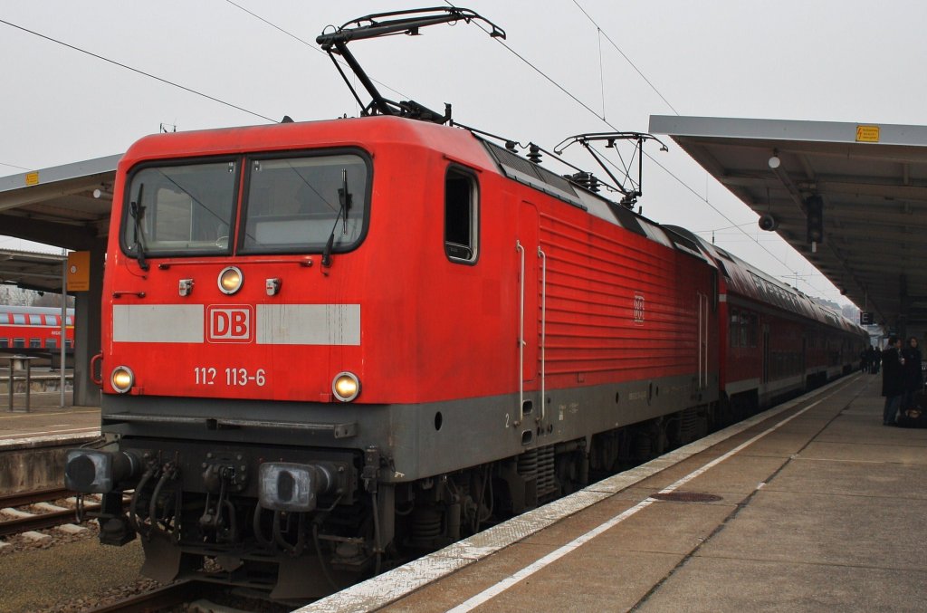 Hier 112 113-6 mit einer RB14 von Berlin Schönefeld Flughafen nach Berlin Lichtenberg, dieser Zug stand am 28.1.2012 in Berlin Lichtenberg.