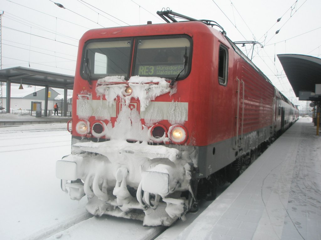 Hier 114 029-2 mit einem RE3 von Schwedt/Oder nach Wnsdorf-Waldstadt, dieser Zug stand am 1.2.2010 in Angermnde.