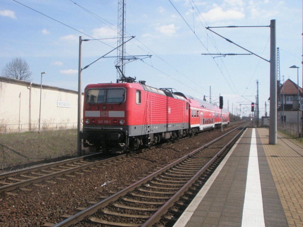 Hier 143 310-1 mit einer RB75 nach Halle(Saale) Hbf., bei der Ausfahrt am 6.4.2010 aus Nordhausen.