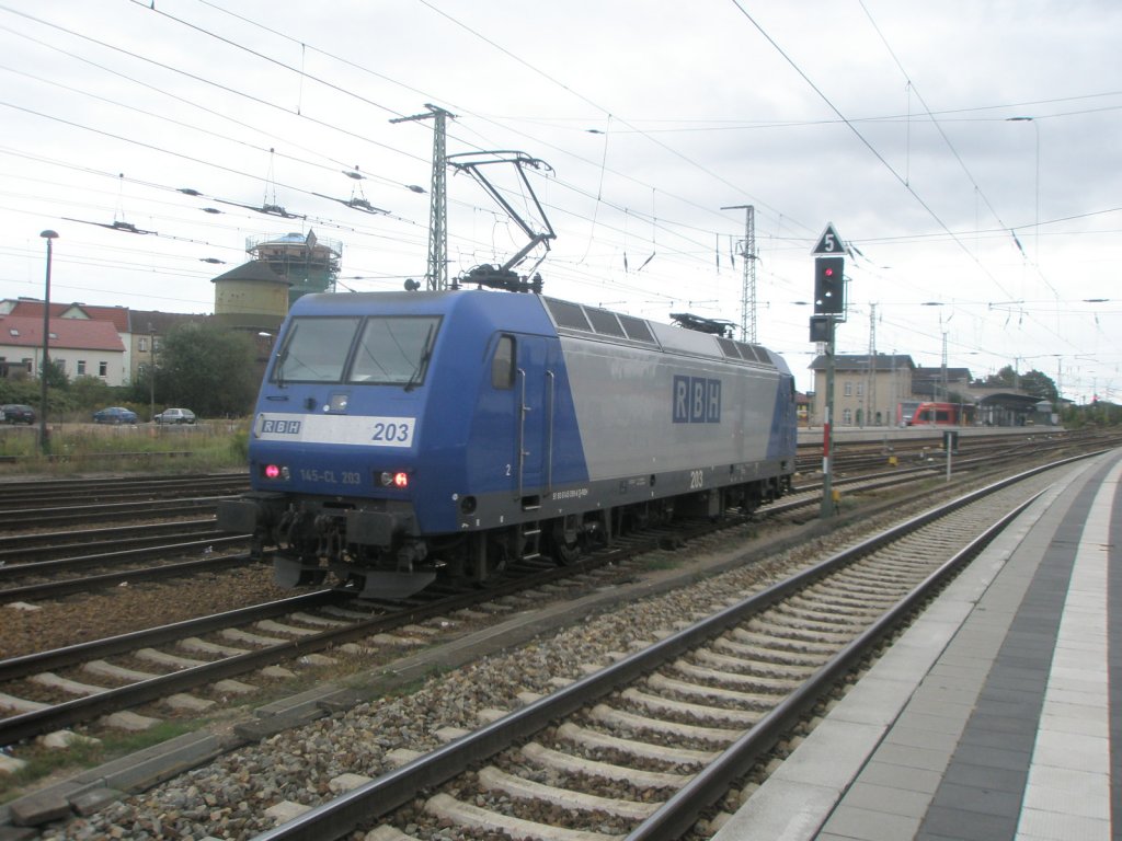 Hier 145-CL 203 der RHB, bei der Durchfahrt am 20.9.2009 durch Angermnde.