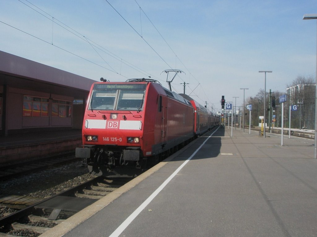 Hier 146 125-0 mit RE4417 von Bremen Hbf. nach Hannover Hbf., bei der Einfahrt am 7.4.2010 in Hannover Hbf.