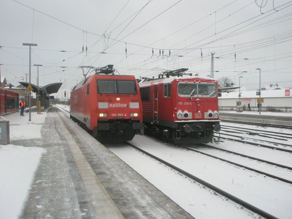 Hier 152 063 4 und 155 230-6, diese beiden Loks standen am 21.12.2009 in Angermnde.