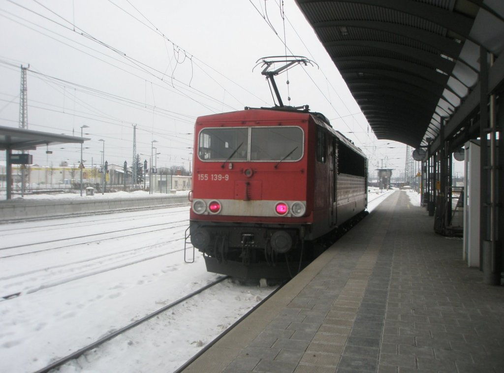 Hier 155 139-9, bei der Durchfahrt am 22.1.2010 durch Angermnde.