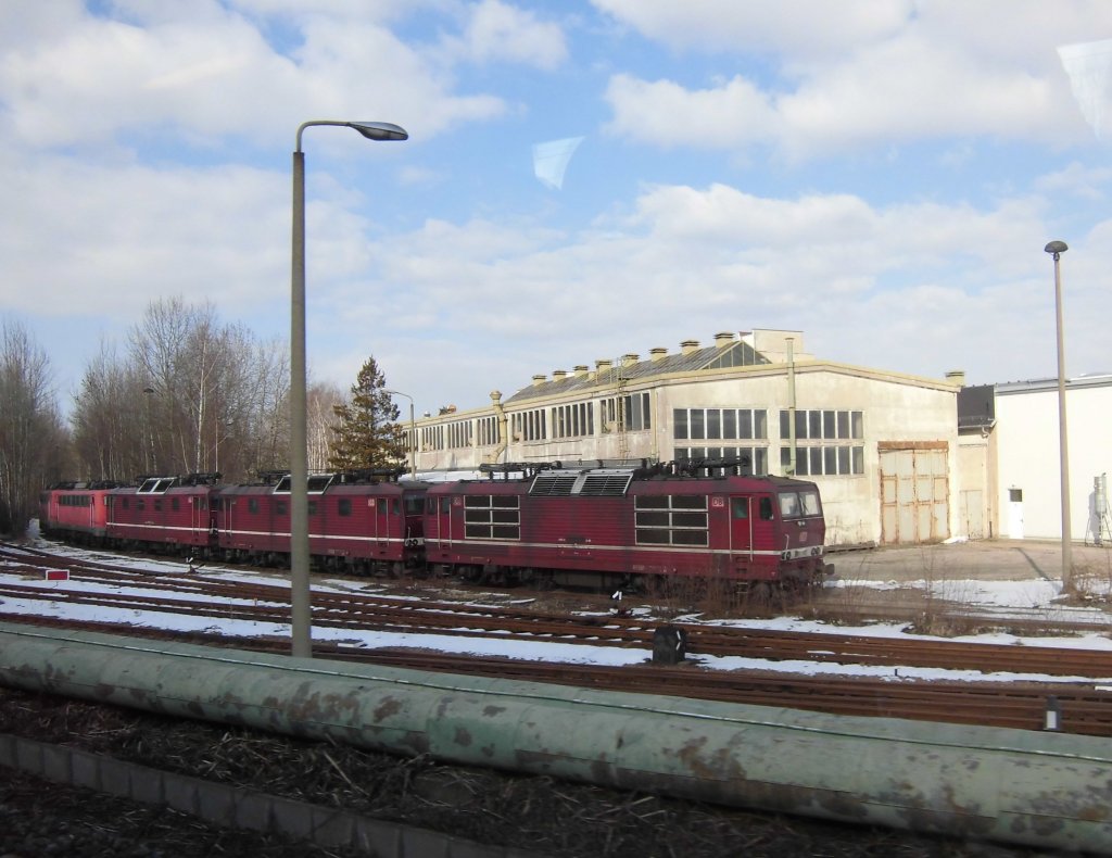 Hier die 180 006, 020 und 016 in Chemnitz. Foto machte ich am 07.04.13 vom Zug aus.