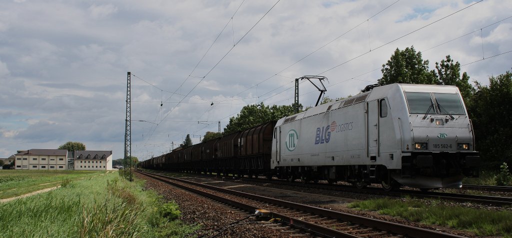 Hier 185 562 -6 aus Richtung Plattling,in Mangolding am 31.08.2010. Komisch das sie kahm,weil sie am Vortag richtung Mnchen gefahren ist.