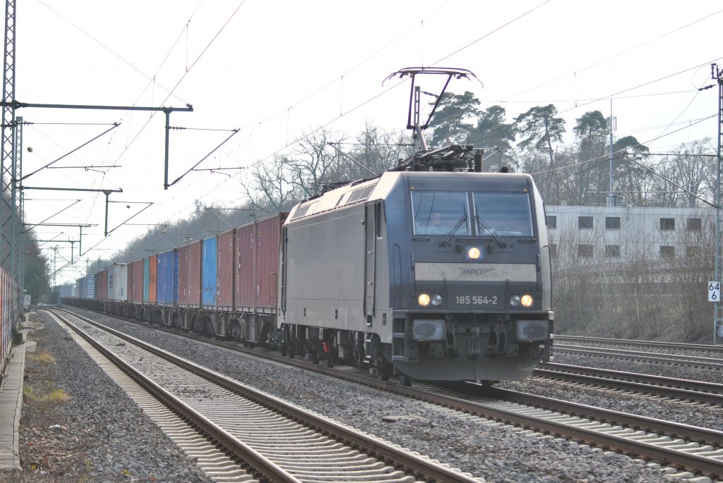 Hier 185 564-2 von MRCE am Nachmittag des 26.01.2012 in Buchschlag.