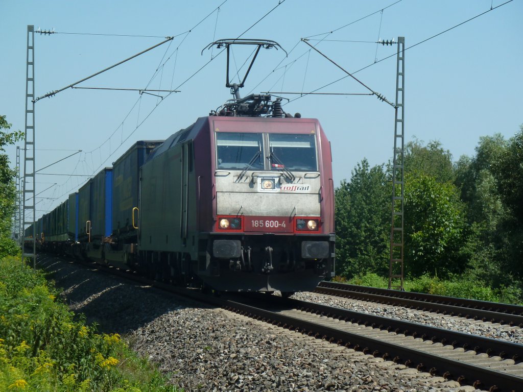 Hier ist 185 600-4 mit dem LKW Walter KLV kurz vor Ringsheim. (26.07.2012)