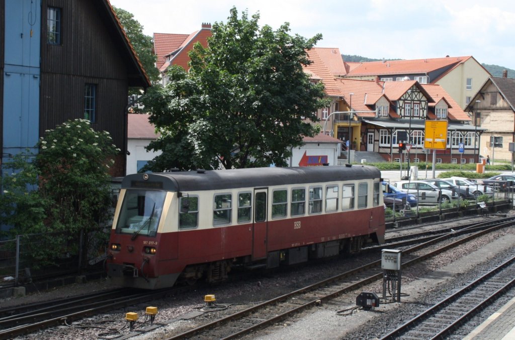 Hier 187 017-9 als HSB8902 von Eisfelder Talm�hle nach Wernigerode, bei der Einfahrt am 23.5.2011 in Wernigerode.
