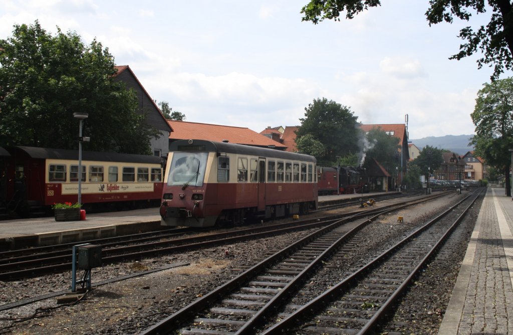 Hier 187 017-9 als HSB8902 von Eisfelder Talm�hle nach Wernigerode, bei der Ausfahrt am 23.5.2011 aus Wernigerode ins BW Wernigerode Westerntor.