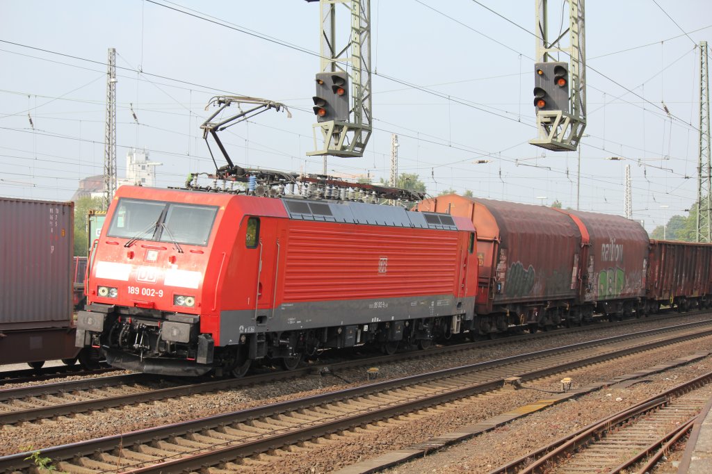 Hier 189 002 durch den Gbf Paderborn. Am 04. August 2011