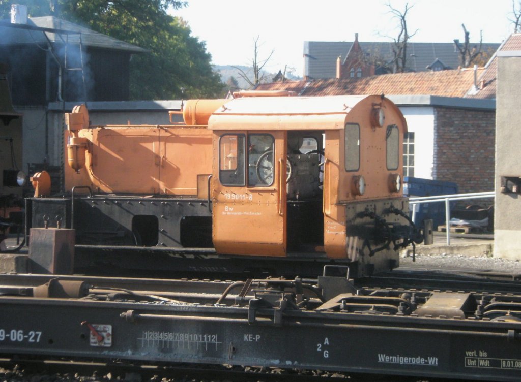 Hier 19 9011-8, beim rangieren am 20.10.2009 im BW Wernigerode Westerntor.