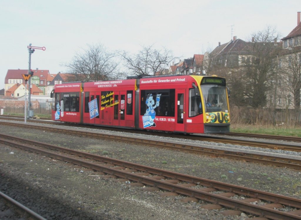 Hier 202 als Line 10 zum Krankenhaus, bei der Durchfahrt am 6.4.2010 durch Nordhausen Nord.