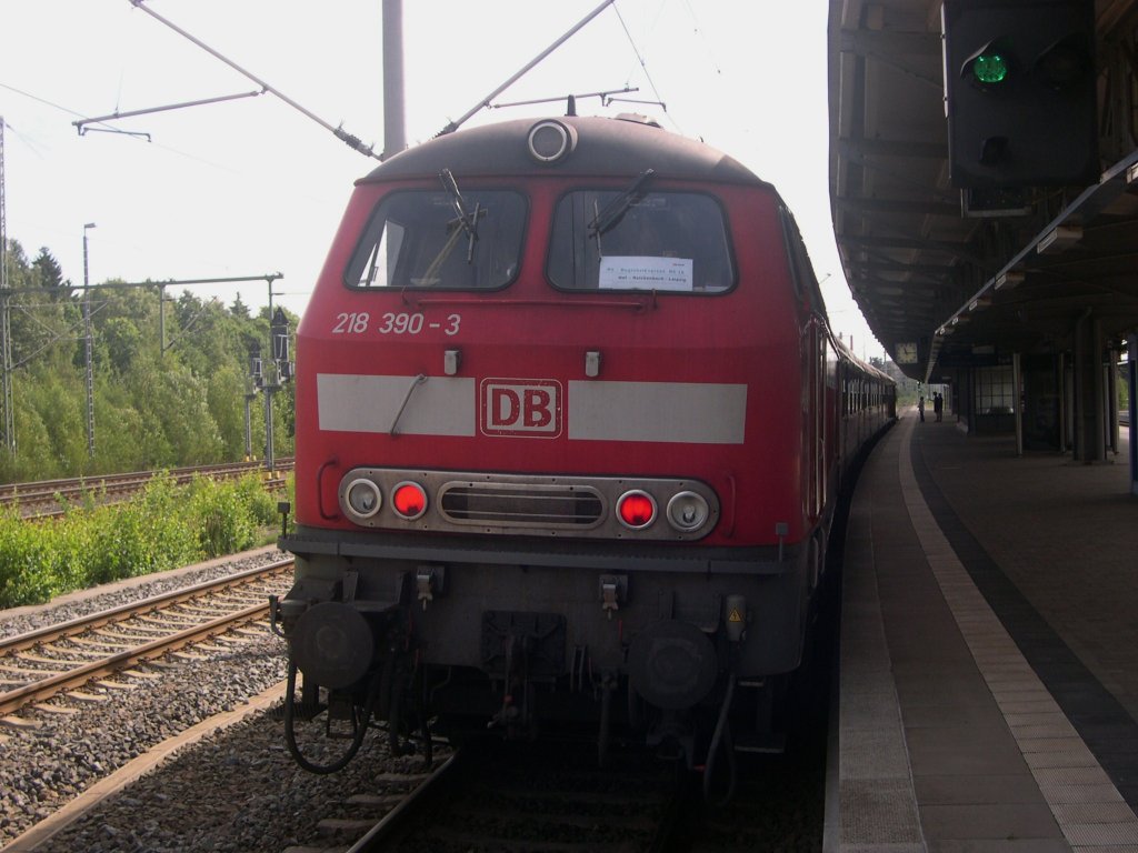 Hier 218 390-3 mit einem RE16 von Hof Hbf. nach Leipzig Hbf., dieser Zug stand am 18.8.2010 in Reichenbach(Vogtl).
