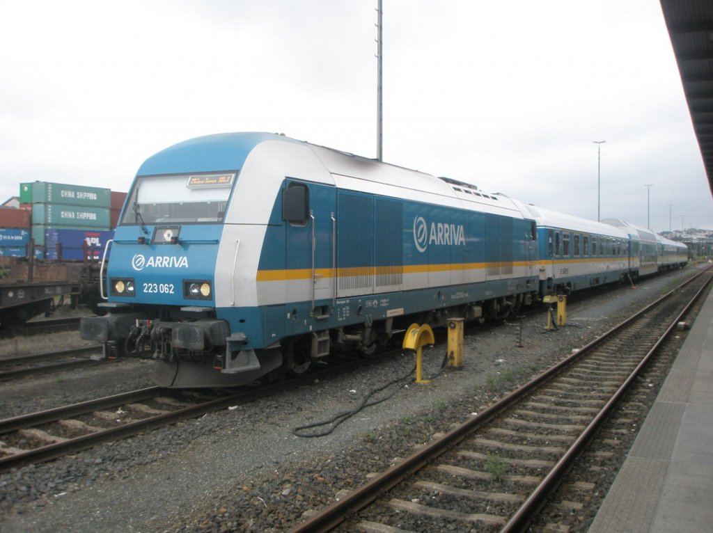 Hier 223 062-1 mit ALX87015 von Hof Hbf. nach M�nchen Hbf, dieser Zug stand am 18.8.2010 in Hof Hbf.