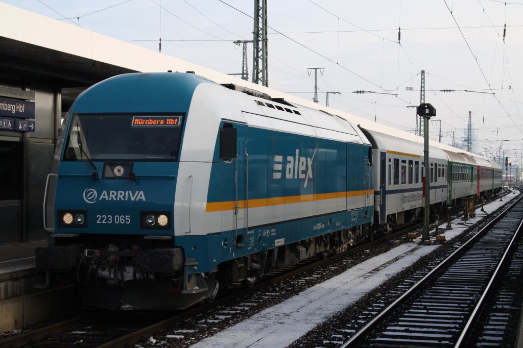 Hier 223 065 mit ALX87003 von Praha hl. n. nach Nrnberg Hbf., bei der Einfahrt am 28.11.2010 in Nrnberg Hbf.