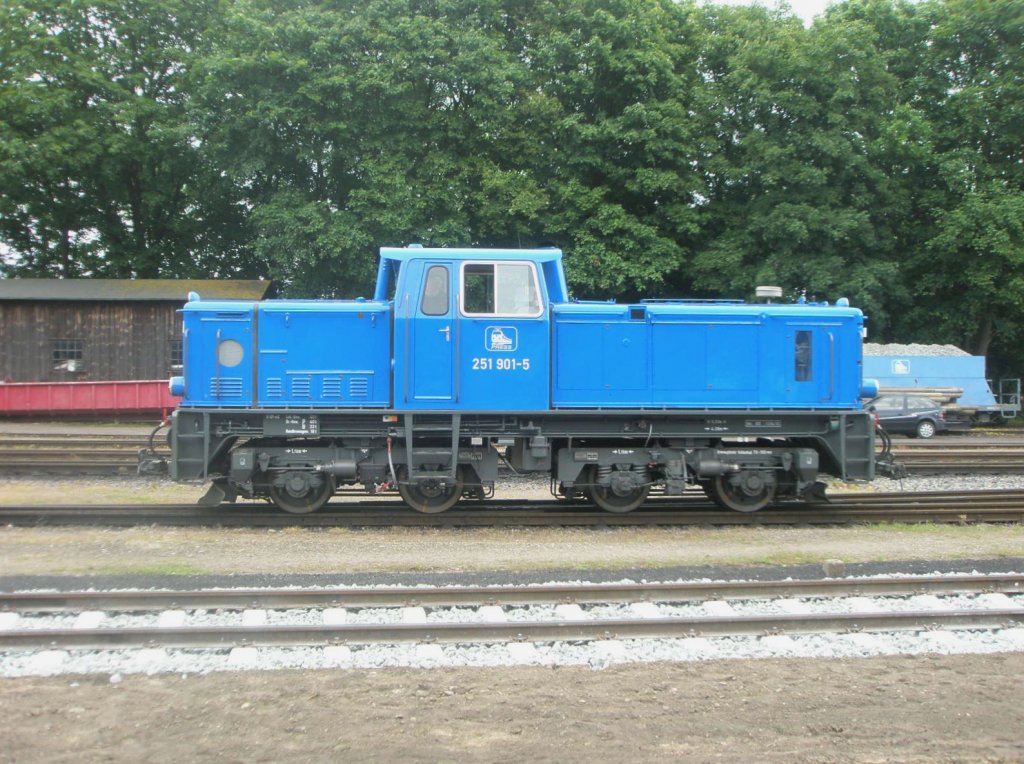 Hier 251 901-5 der PRESS, diese Lok stand am 19.6.2010 in Putbus.