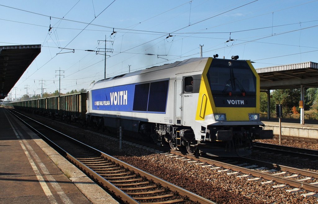 Hier 264 002-7 der NBE Rail Polska mit einem Gterzug, bei der Durchfahrt am 3.10.2012 durch Berlin Schnefeld Flughafen, in Richtung Grnauer Kreuz.