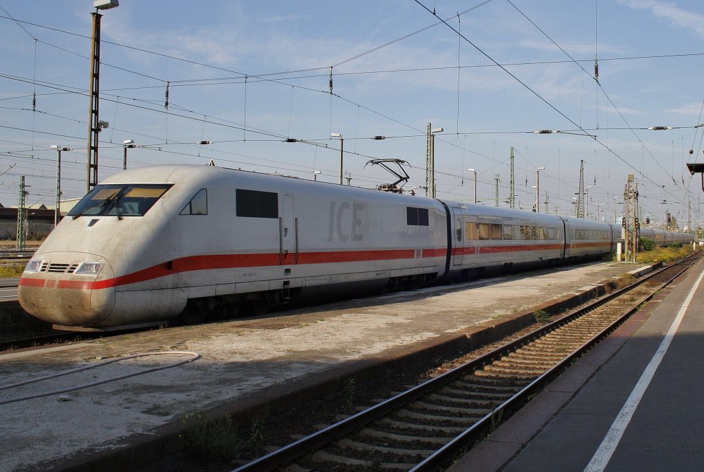 Hier 401 052-6  Hanau  als ICE892 von Leipzig Hbf. nach Kiel Hbf., bei der Ausfahrt am 3.10.2011 aus Leipzig Hbf.
