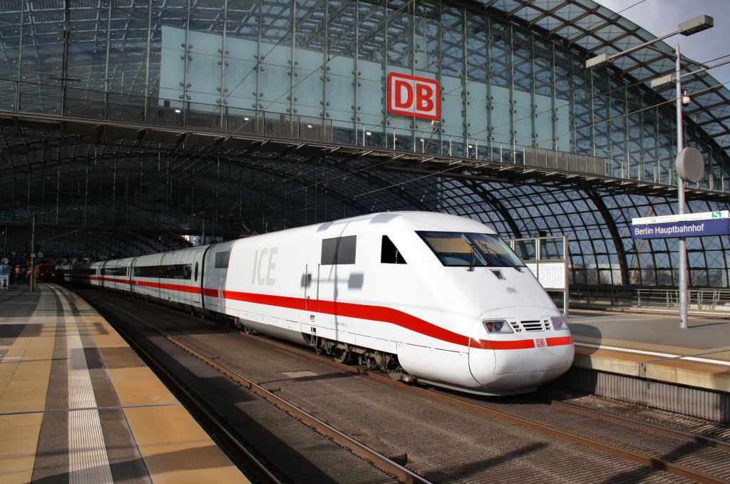 Hier 401 510-3  Gelsenkirchen  als ICE599 von Berlin Ostbahnhof nach Mnchen Hbf., dieser Triebzug stand am 25.2.2012 in Berlin Hbf.
