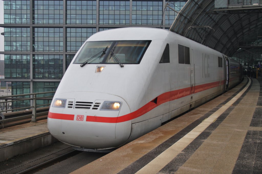 Hier 401 514-5  Friedrichshafen  als ICE874 von Karlsruhe Hbf. nach Berlin Ostbahnhof, dieser Triebzug stand am 16.2.2013 in Berlin Hbf. 