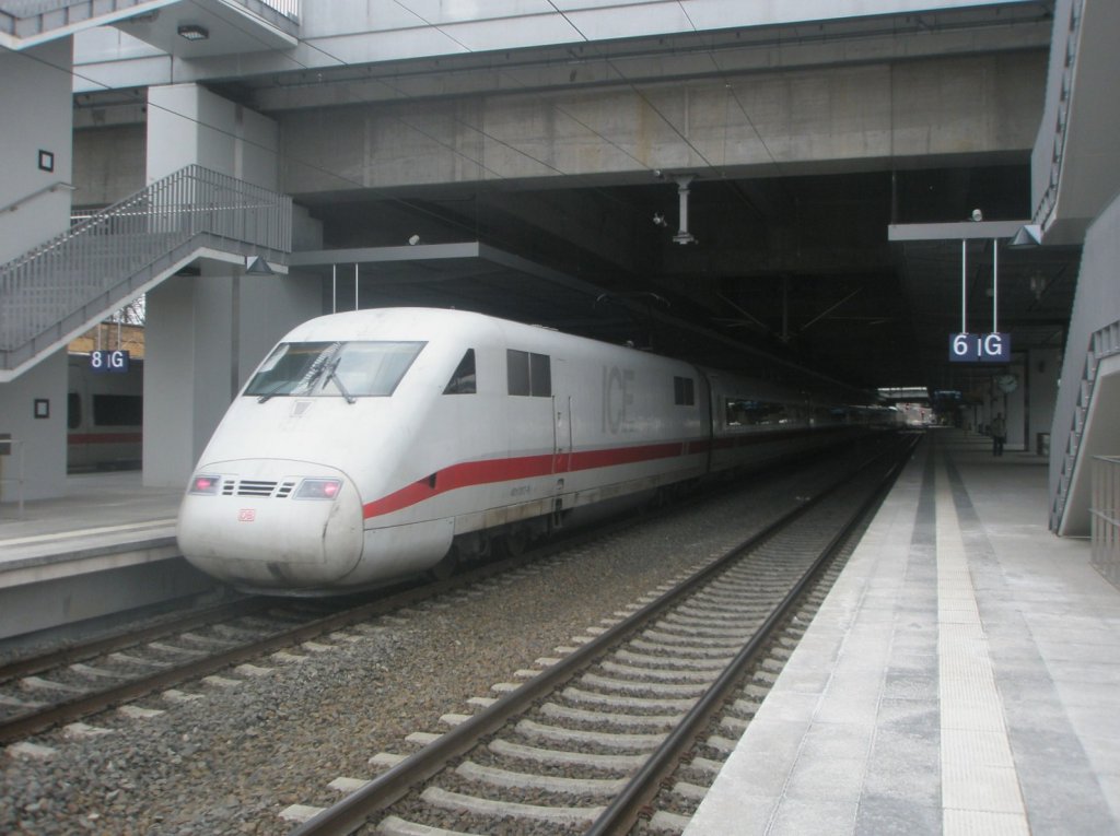 Hier 401 574-9  Zrich  als ICE706 von HH-Altona nach Berlin Sdkreuz, bei der Einfahrt am 6.3.2010 in Berlin Sdkreuz.