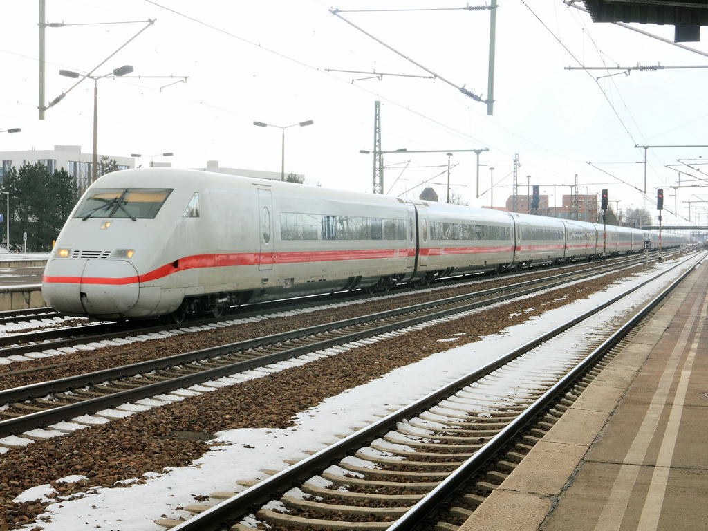 Hier  402 036-8  Jterbog  mit einem weiteren ICE bei der Durchfahrt durch den Bahnhof Berlin Flughafen Schnefeld am 15. Mrz 2013.