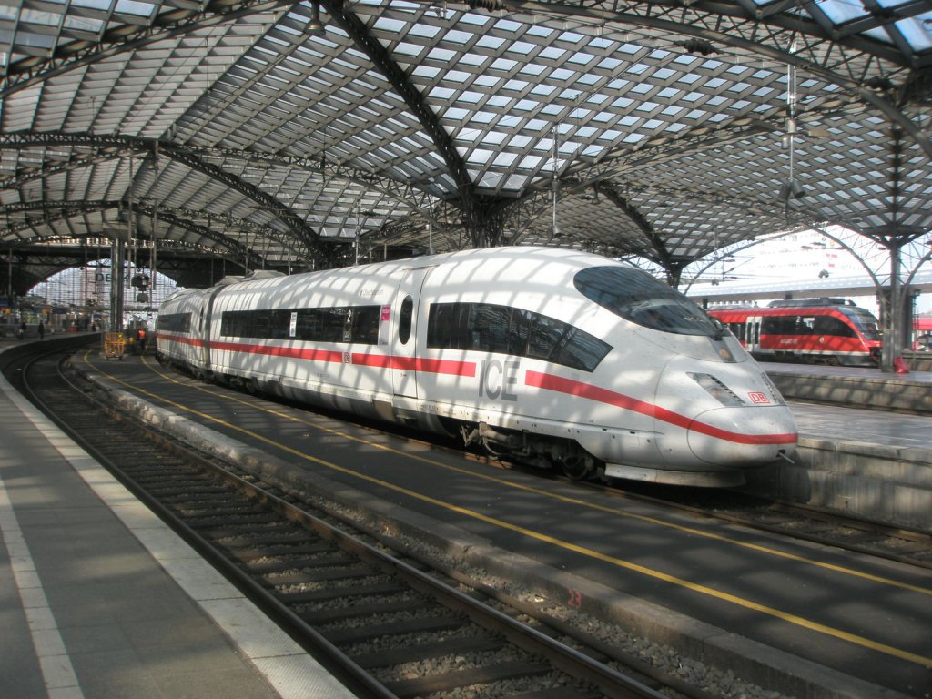 Hier 403 013-6  Treuchtlingen  als ICE610 von M�nchen Hbf. nach Dortmund Hbf., dieser Triebzug stand am 13.10.2010 in K�ln Hbf.