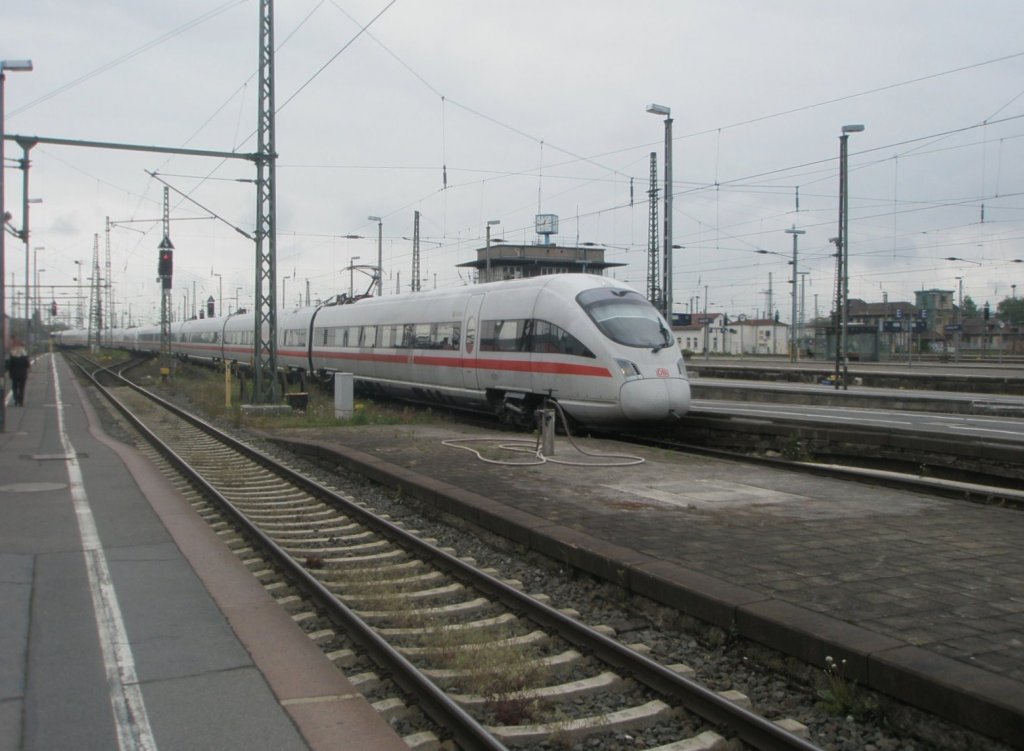 Hier 411 810-2  Naumburg(Saale)  und 411 029-2  Kiel  als ICE1557 von Saarbr�cken Hbf. nach Dresden Hbf., bei der Einfahrt am 14.5.2010 in Leipzig Hbf.