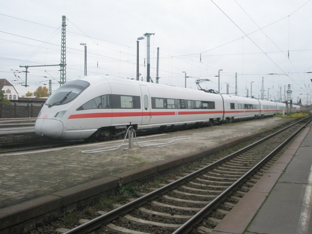 Hier 411 856-5  Waren (M�ritz)  als ICE1597 von Berlin Gesundbrunnen nach M�nchen Hbf., bei der Ausfahrt am 28.10.2009 aus Leipzig Hbf.