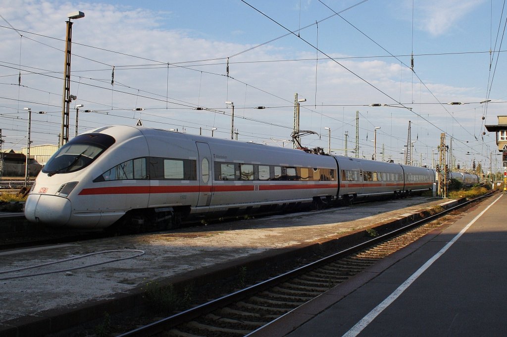 Hier 415 003-3  Altenbecken  und 411 812-8  Hamburg  als ICE1606 von M�nchen Hbf. nach Warnem�nde, bei der Einfahrt am 3.10.2011 in Leipzig Hbf.
