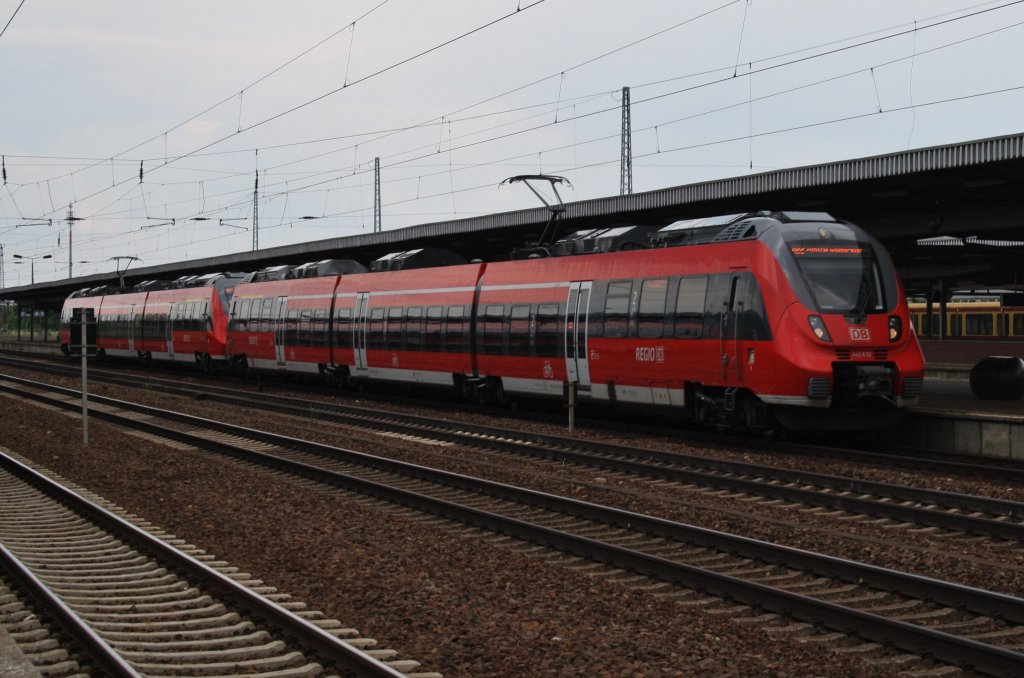 Hier 442 632-6 und 442 127-7 als RB22 (RB28817) von Berlin Schönefeld Flughafen nach Potsdam Griebnitzsee, bei der Ausfahrt am 28.6.2013 aus Berlin Schönefeld Flughafen. 