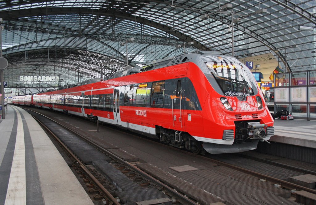 Hier 442 834 und 442 133 als RB14 (RB92913) von Berlin Hbf. nach Berlin Schönefeld Flughafen, dieser Triebzug stand am 27.4.2013 in Berlin Hbf. 