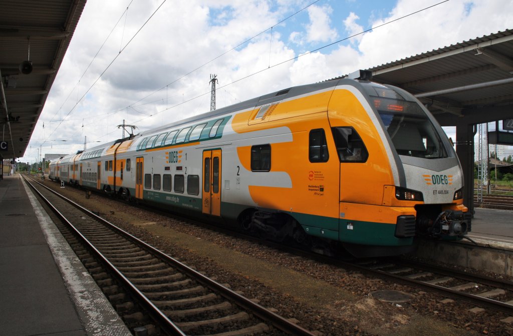 Hier 445 104-3 als RE2 (RE92364) von Berlin Lichtenberg nach Cottbus, dieser Triebzug stand am 23.6.2013 in Berlin Lichtenberg.