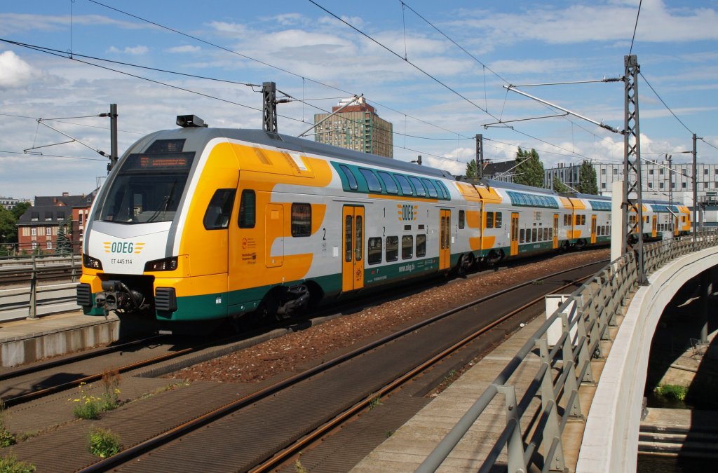 Hier 445 114-2 als RE2 (RE37373) von Berlin Ostbahnhof nach Wittenberge, bei der Einfahrt am 23.6.2013 in Berlin Hbf.