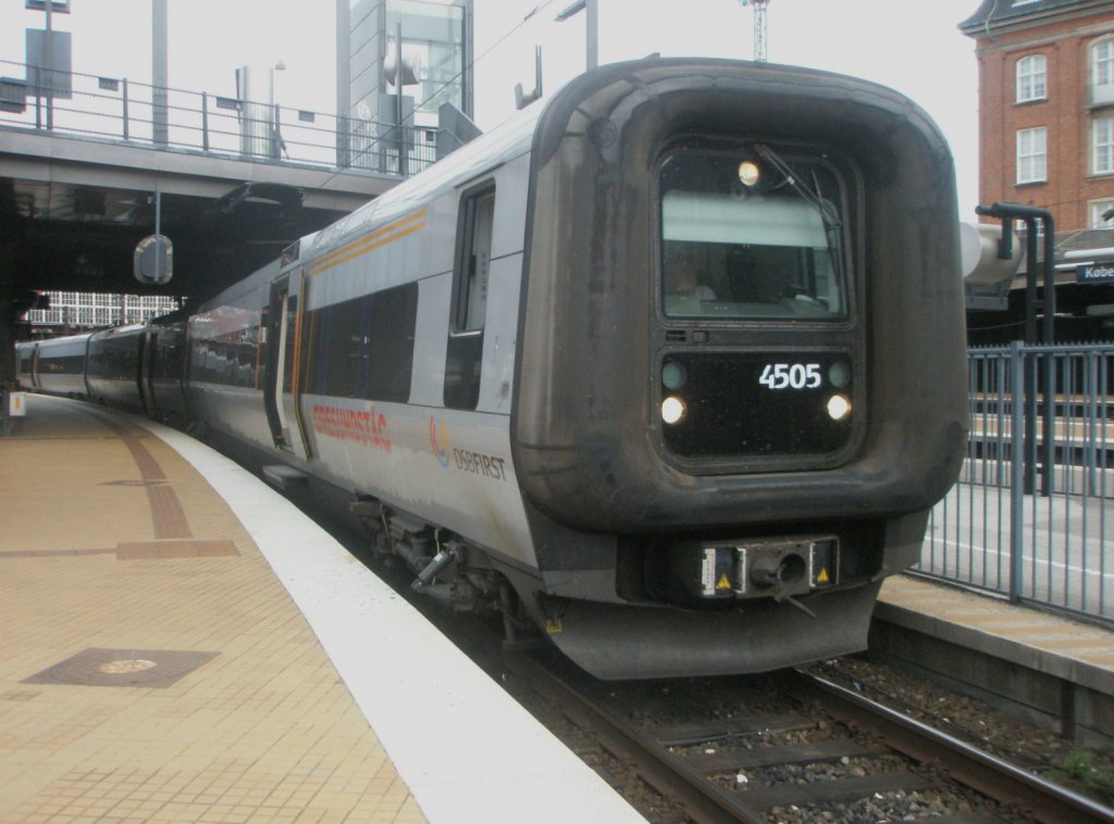 Hier 4505 nach Gteborg, dieser Zug stand am 17.8.2009 in Kopenhagen Hbf.