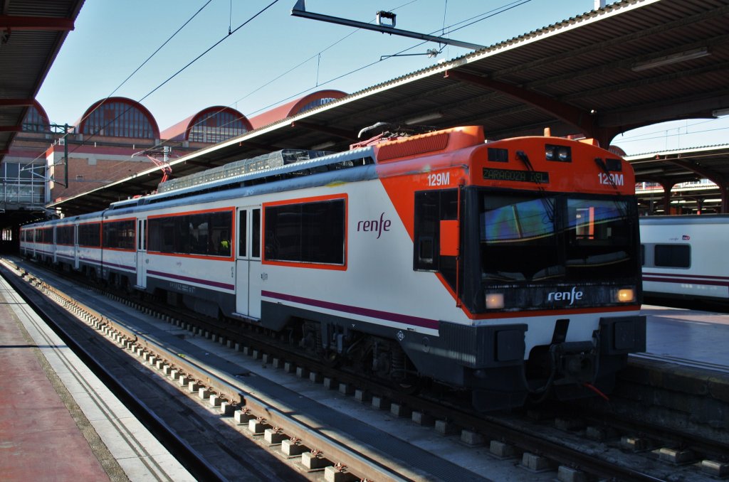 Hier 470 129-8 als R17012 von Madrid-Chamartin nach Zaragoza Delicias, dieser Triebzug stand am 10.3.2012 in Madrid Chamartin.