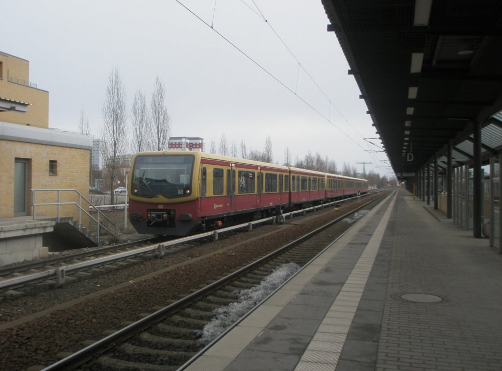 Hier 481 257-1 als eine S7 von Ahrensfelde nach Potsdam Hbf., bei der Einfahrt am 27.2.2010 in Potsdam Hbf.