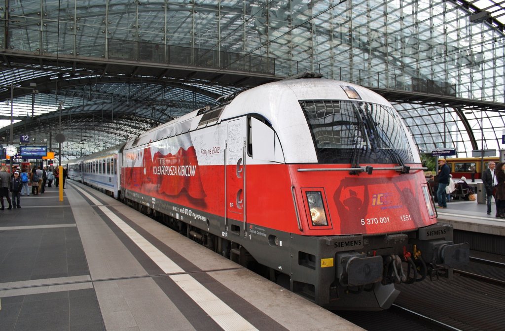 Hier 5 370 001 mit EC55 von Berlin Hbf. nach Gdynia Glowna, dieser Zug stand am 3.10.2012 in Berlin Hbf. 